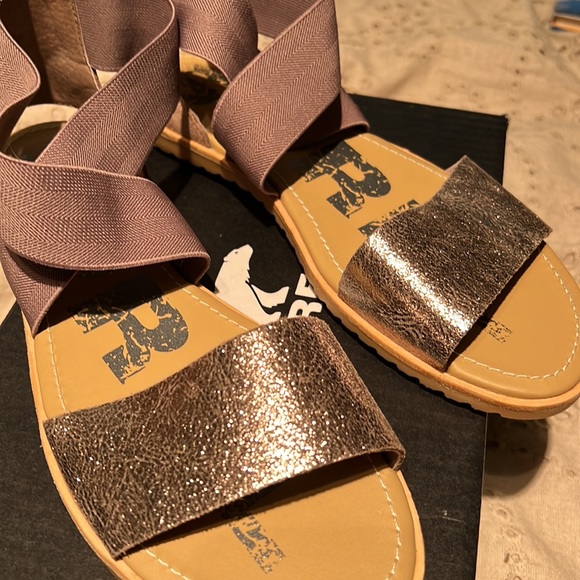 New with tags Sorel Sandals, size 9.5 - Picture 4 of 4